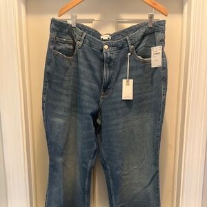Tags still on! Good American: Good 90’s Relaxed Jean